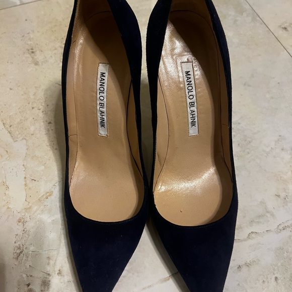 Manolo Blahnik Women's Navy Heels - Picture 1 of 3